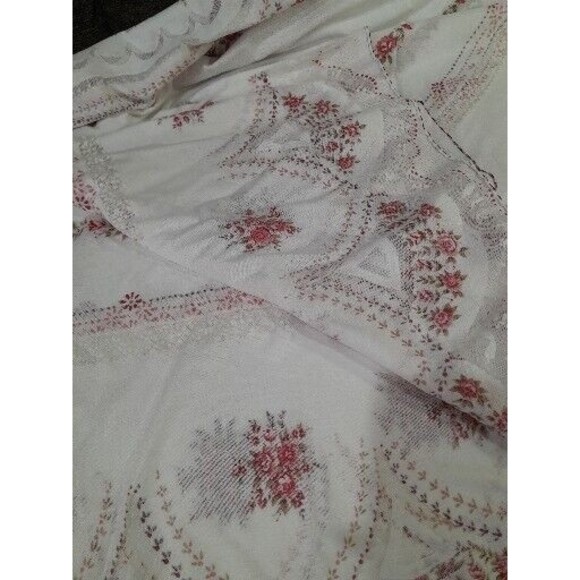 Vintage Spanish Floral Lace Tablecloth, Large 84x75 Inches - Picture 4 of 10